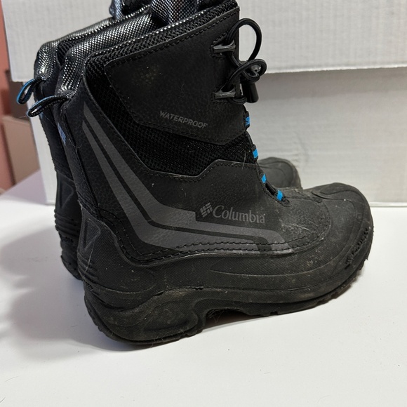 Columbia Snow Boots- Size Youth 4 - Picture 2 of 4